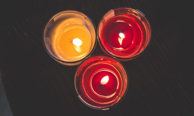 Świece Kringle — idealna dekoracja dla miłośników aromatycznych zapachów